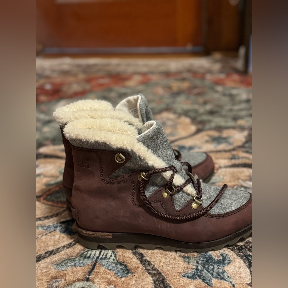 Sorel Women's Sneakchic Alpine Booties, Cattail 8.5